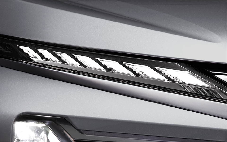 ngoai-that-xpander-2025-02